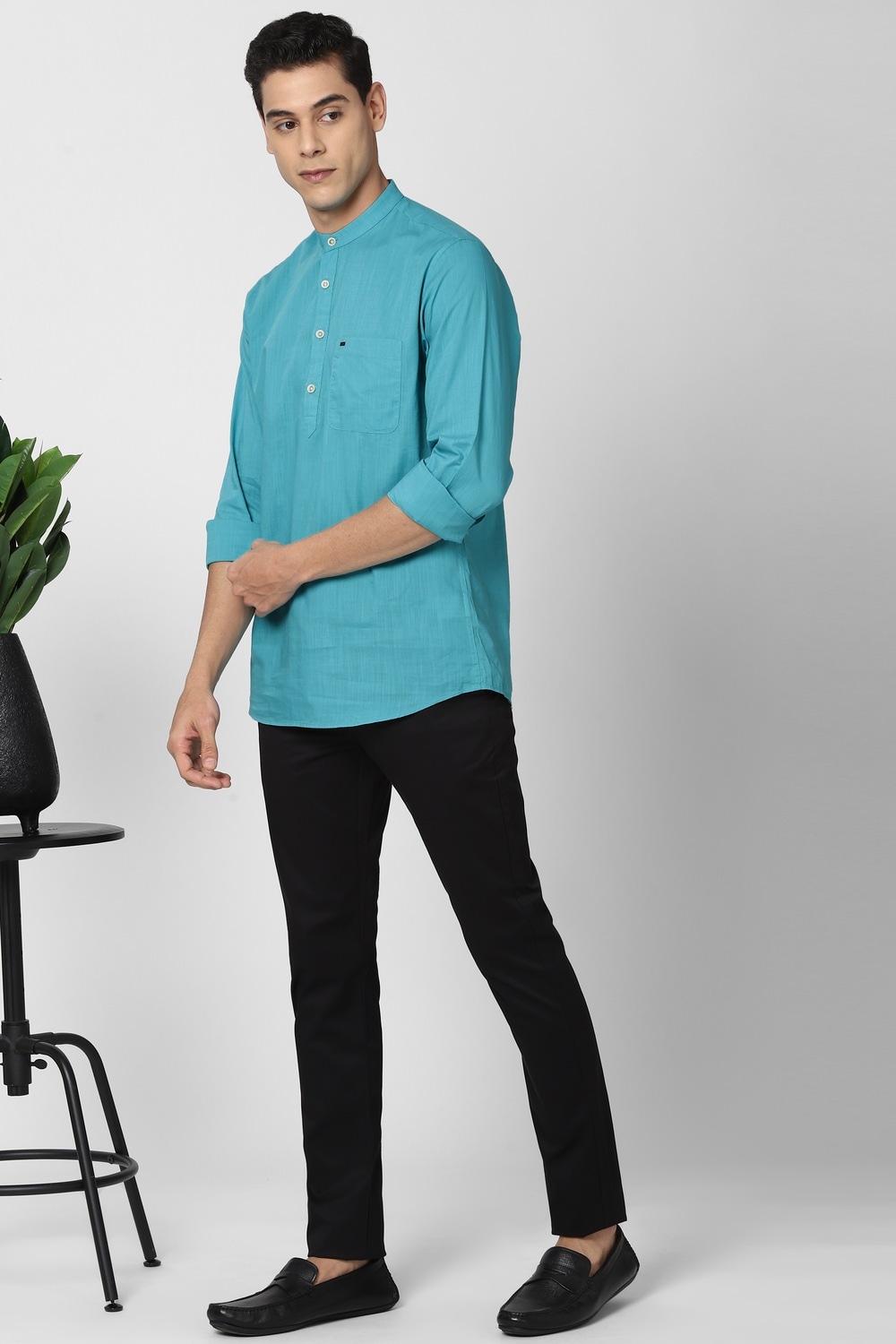 Men Blue Slim Fit Solid Full Sleeves Casual Shirt