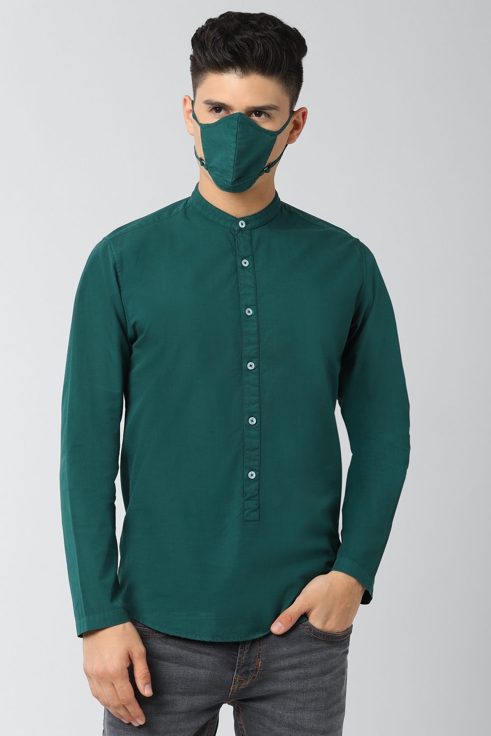 Men Green Slim Tapered Solid Full Sleeves Casual Shirt